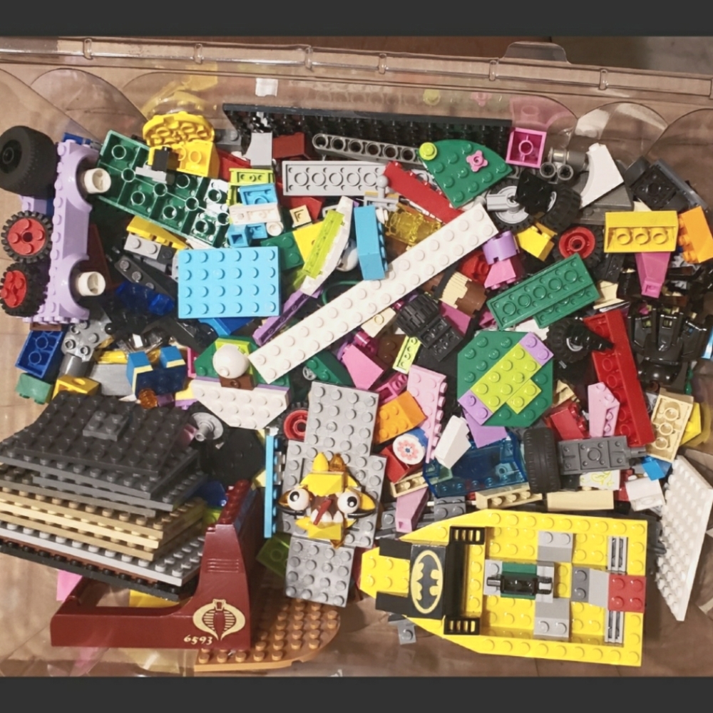 Assorted LEGO Bulk lot Building Brick Blocks Plates wheels  2.5 lb Lego